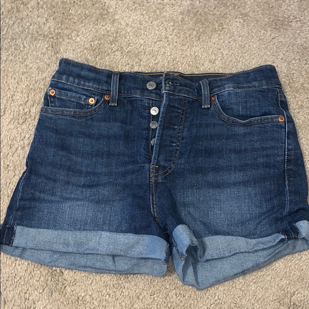 super cute levi’s high rise shorts